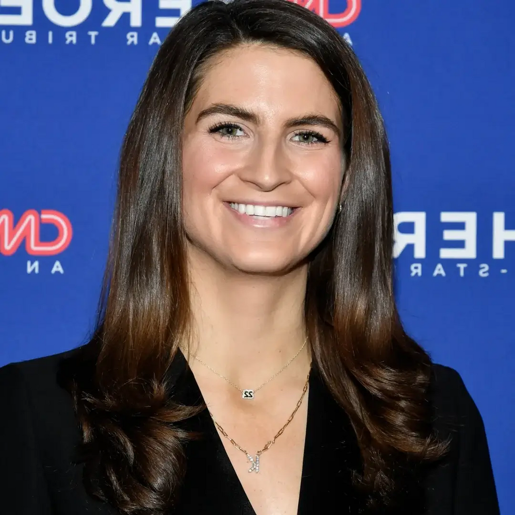 What is the necklace that Kaitlan Collins' wearing?